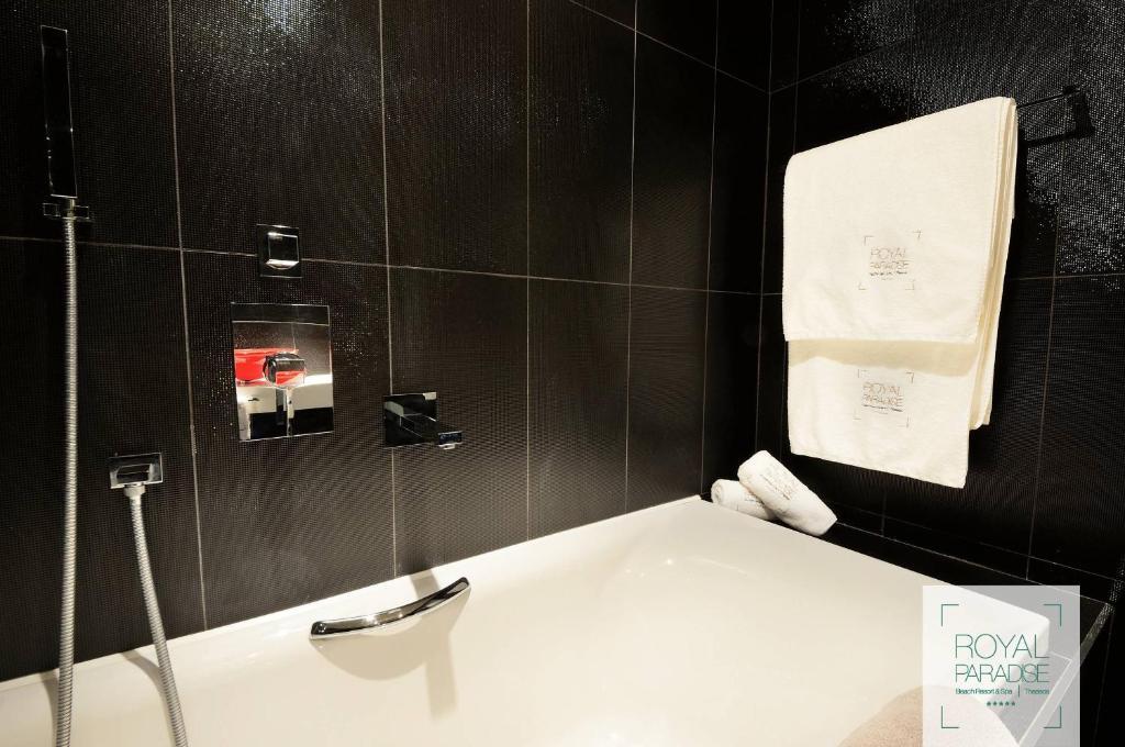 Double or Twin Room with Sea View