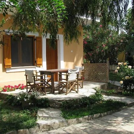 Lysistrata Bungalows-2